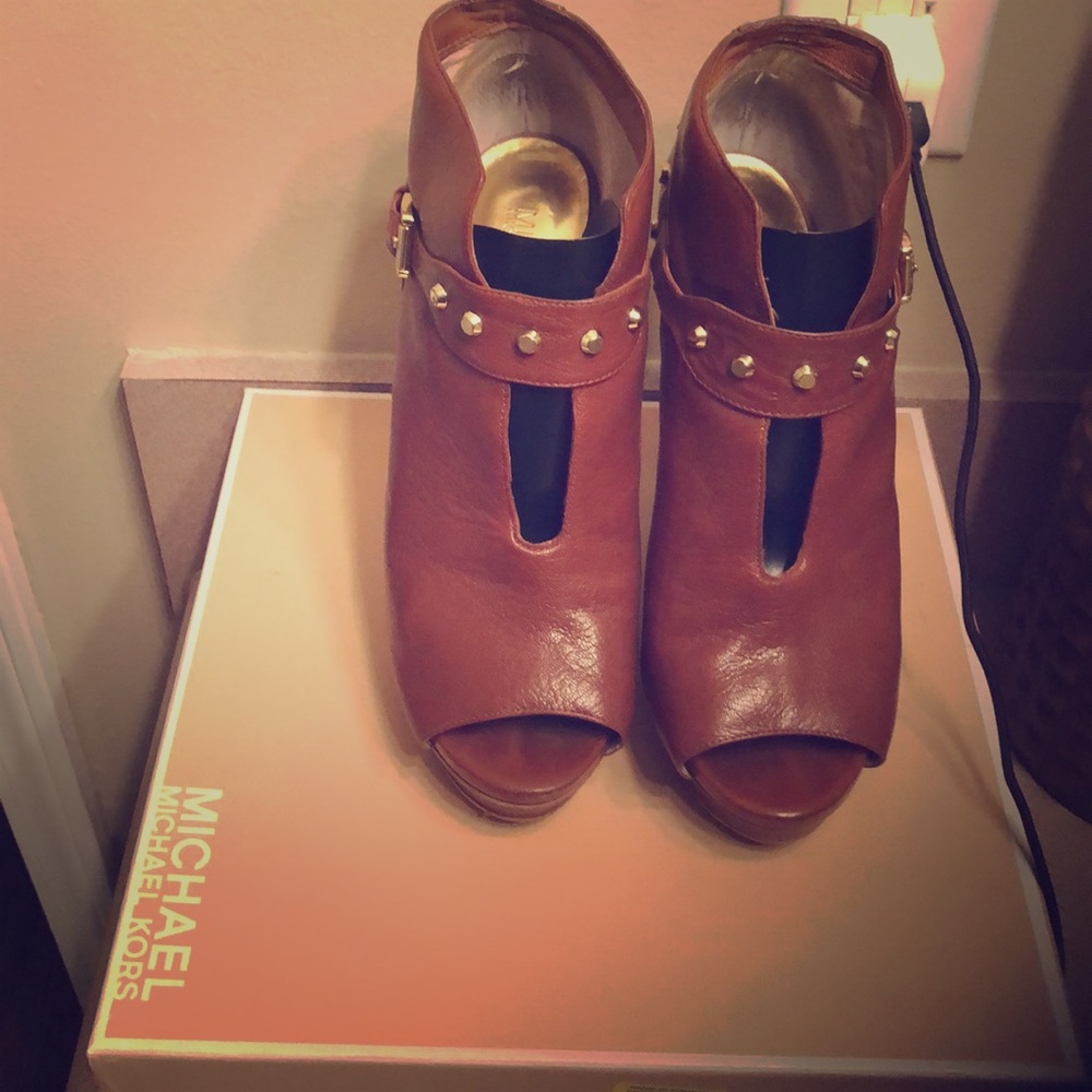 Ankle booties